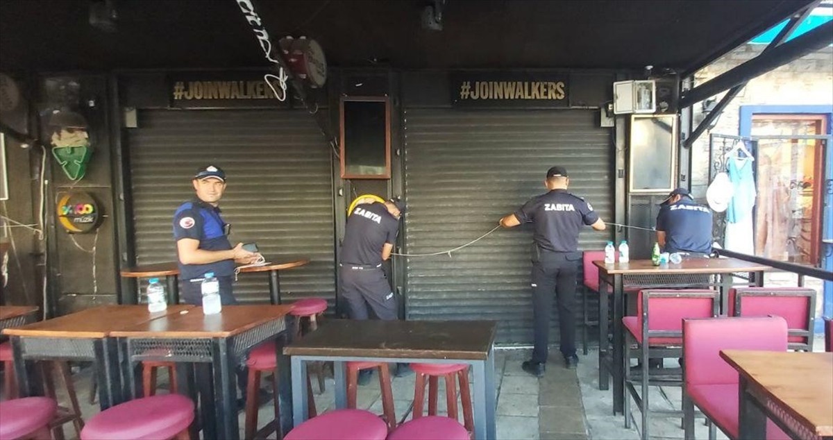 Muğla'nın Bodrum ilçesinde hanutçuluk yapıp turistleri rahatsız ettiği belirlenen 4 işletmeye...