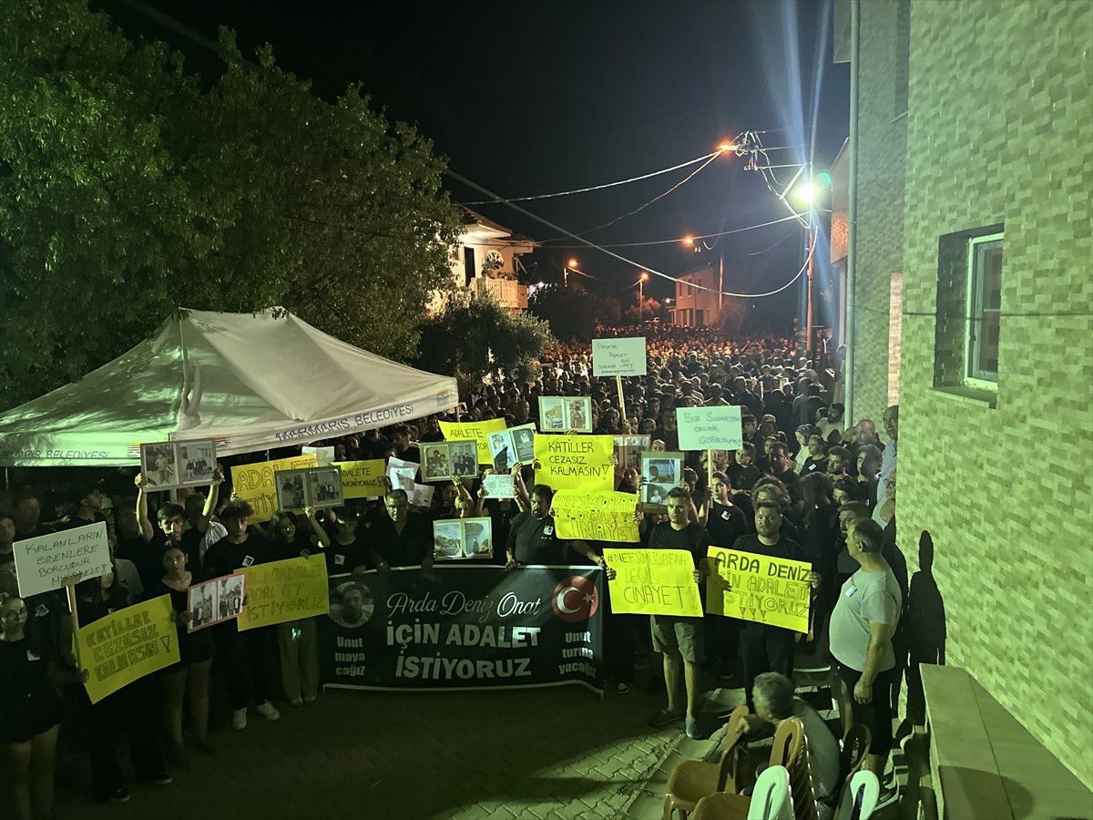 Muğla'nın Marmaris ilçesinde teknede çıkan kavgada başına aldığı darbe sonucu denize düşen 20...