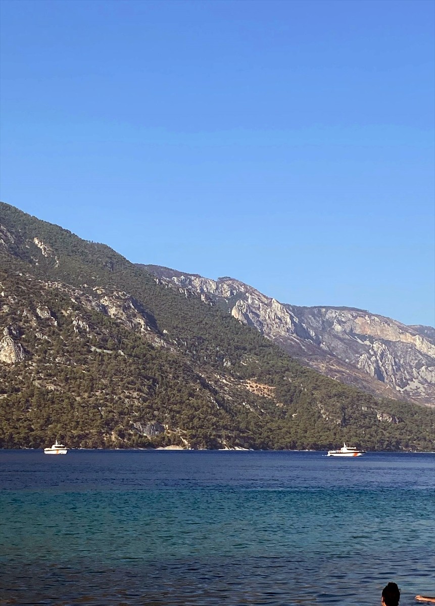 Muğla'nın Menteşe ilçesinde kürek sörfüyle denize açılan kişiyi arama çalışmaları devam...