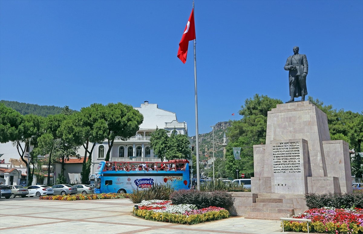 Muğla'nın Menteşe ilçesinde, Vakıflar Bölge Müdürlüğü tarafından 21 çocuk için sünnet töreni...