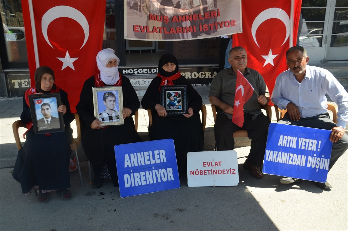 Muş'ta çocuklarının terör örgütü PKK tarafından dağa götürülmesinden DEM Parti'yi sorumlu tutan...