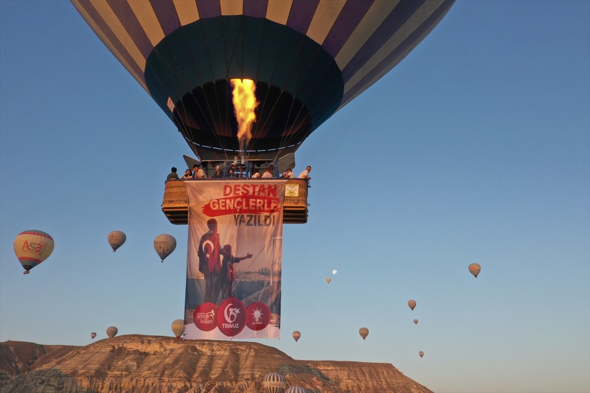 Nevşehir'deki turizm merkezi Kapadokya'da,15 Temmuz Demokrasi ve Milli Birlik Günü dolayısıyla...