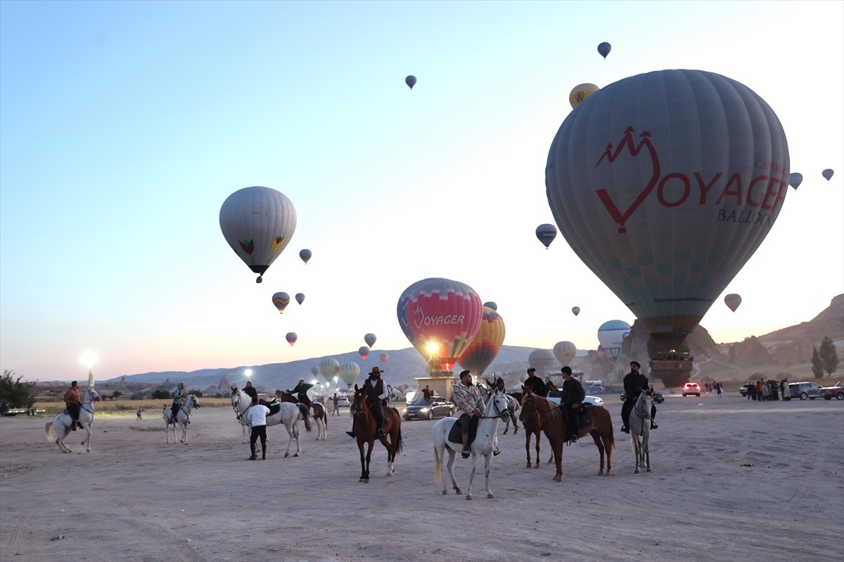 Nevşehir'in Göreme beldesinde, "Kapadokya At ve Atçılık Kültürü Festivali"ne katılan biniciler...