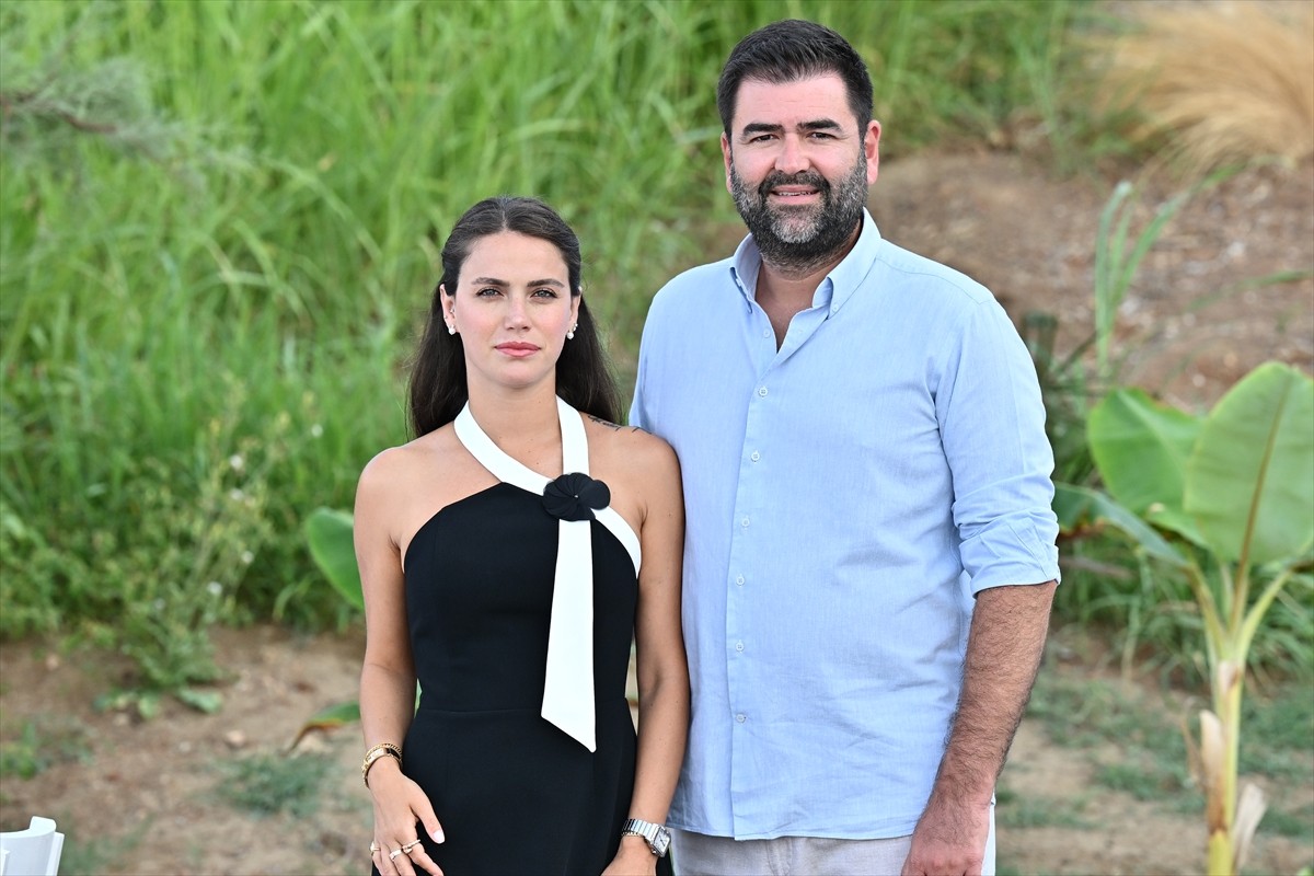 Nisan Aktaş, Ceyda Ateş, Buğra Toplusoy ve Derya Alabora'nın rol aldığı "Kuki: Oyuncağım Konuştu"...