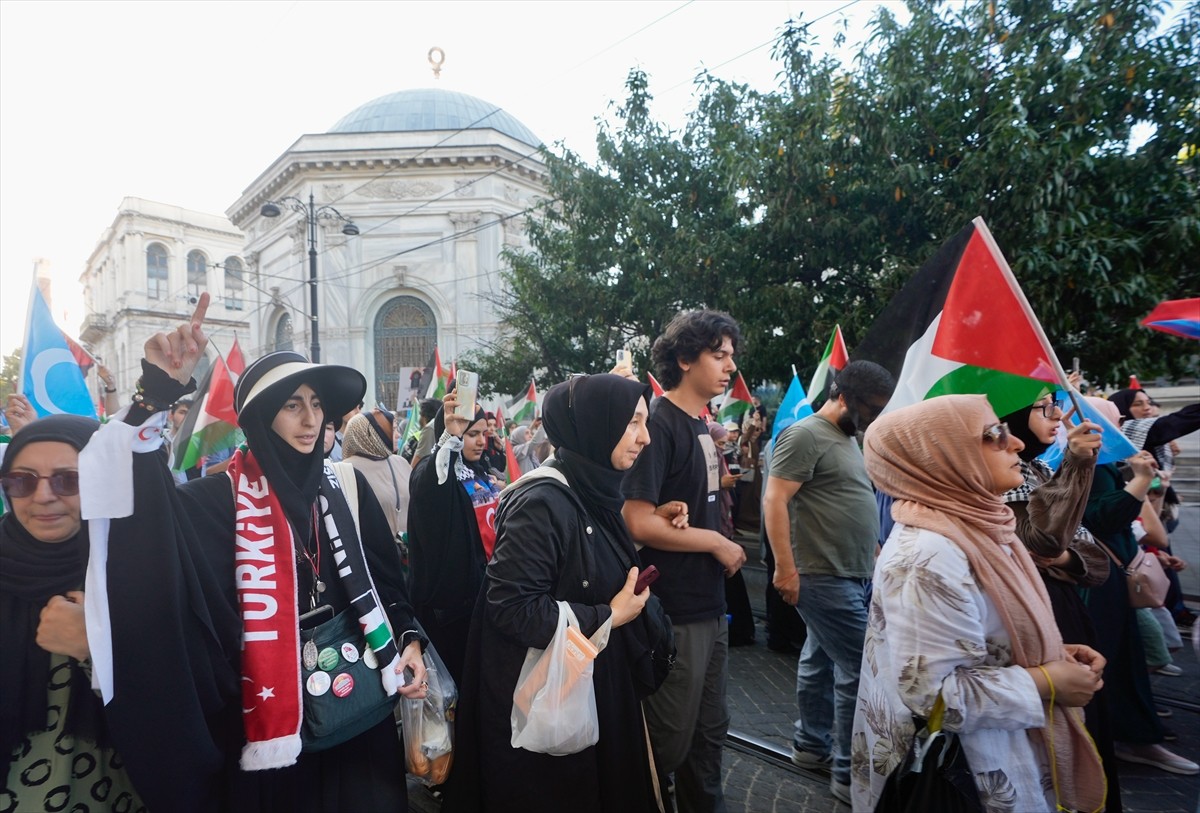Open Rafah grubu, Hazreti Muhammed'e sevgi, Gazze ve Urumçi'ye refah için yürüyüş düzenledi.