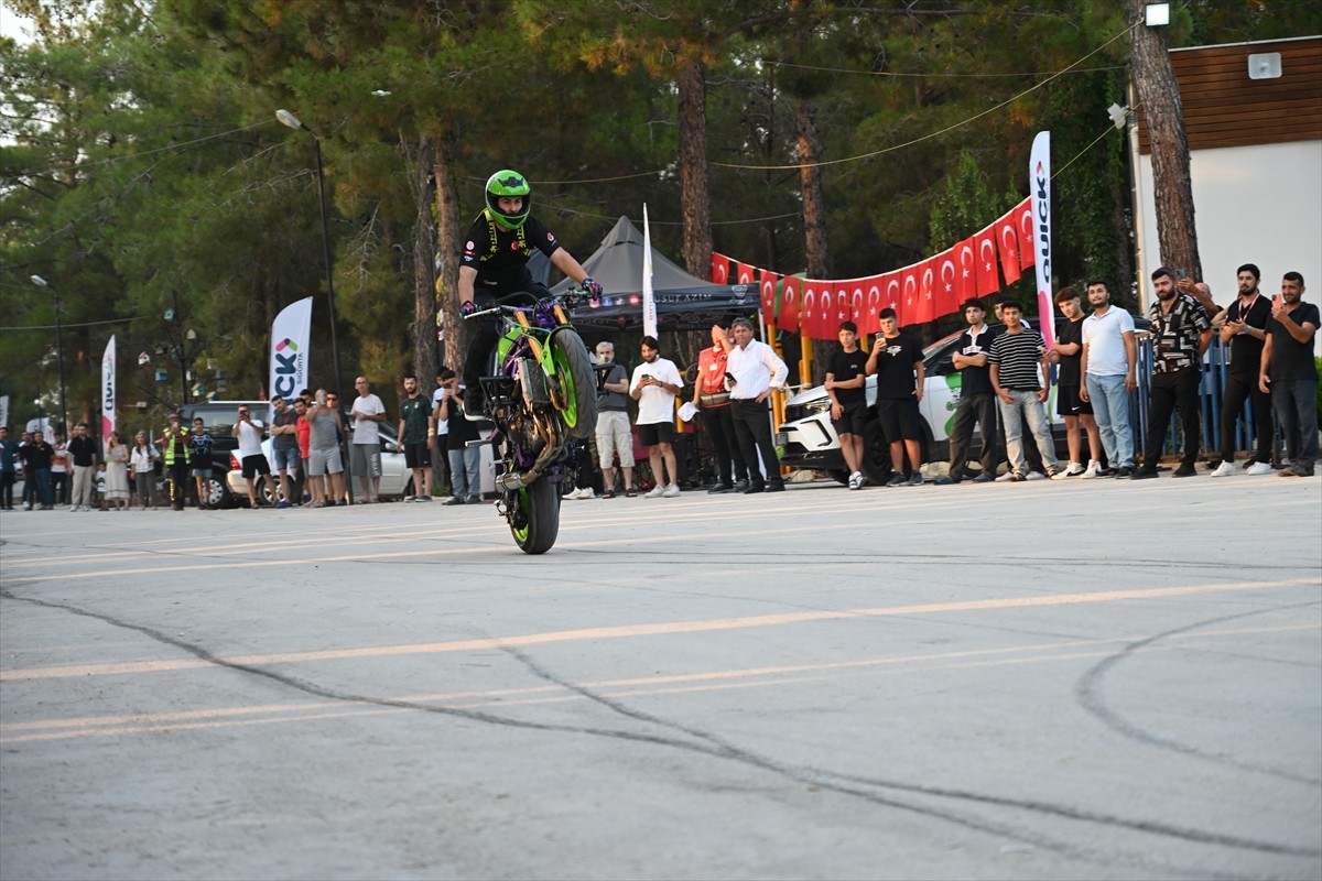 Osmaniye'nin Kadirli ilçesinde düzenlenen "Kadirli Motofest", çeşitli etkinliklerle başladı. Park...