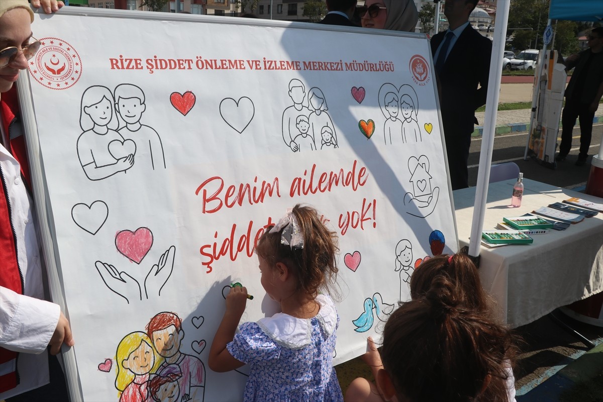 Rize'de, koruyucu aile hizmetine yönelik farkındalığın artırılması amacıyla "Koruyucu Aile...