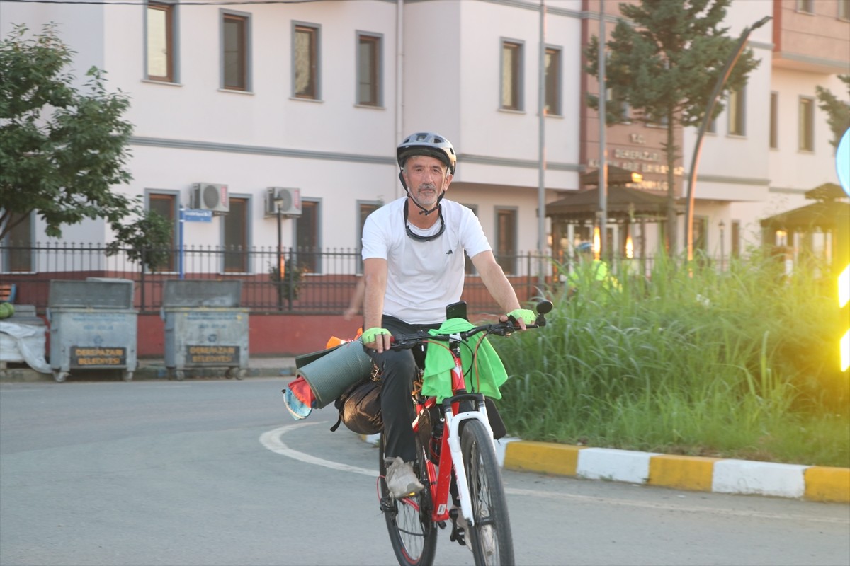 Rizeli 4 kişilik grup, 15 Temmuz şehitleri ve gazilerinin hatırasına ithafen Ankara'dan Rize'ye...
