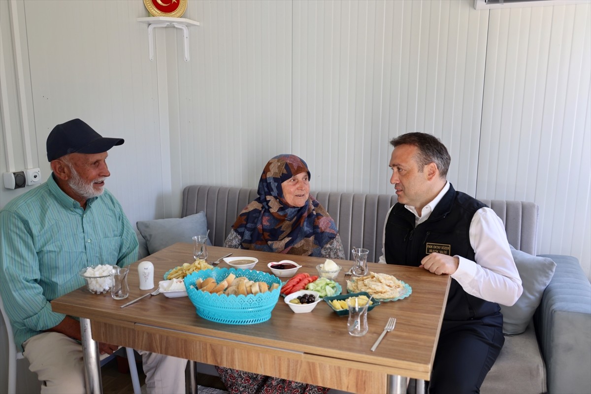 Sakarya'da çıkan, ardından Bilecik'in Gölpazarı ve Osmaneli ilçeleri sınırlarına sıçrayan orman...