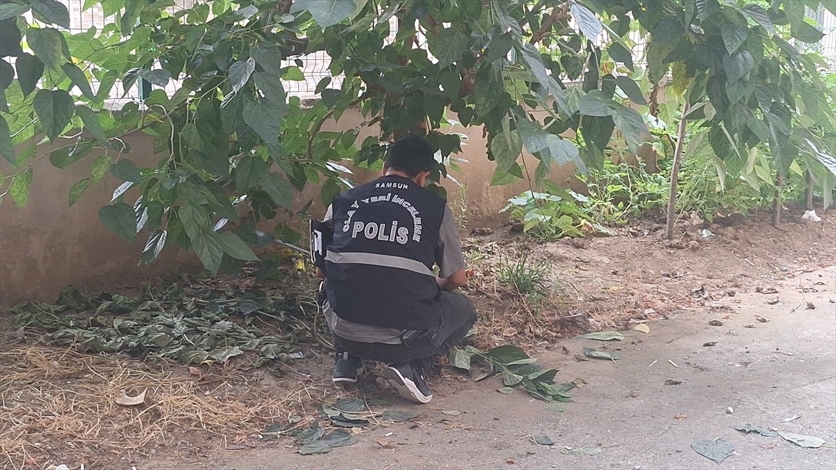 Samsun'un Bafra ilçesinde 6. kattaki dairenin penceresinden düşerek ağır yaralanan çocuk hastaneye...