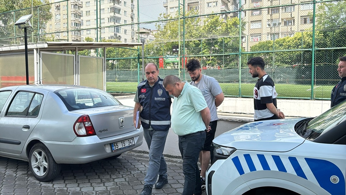 Samsun'un İlkadım ilçesinde bir olaya müdahale eden polise mukavemette bulundukları iddiasıyla...