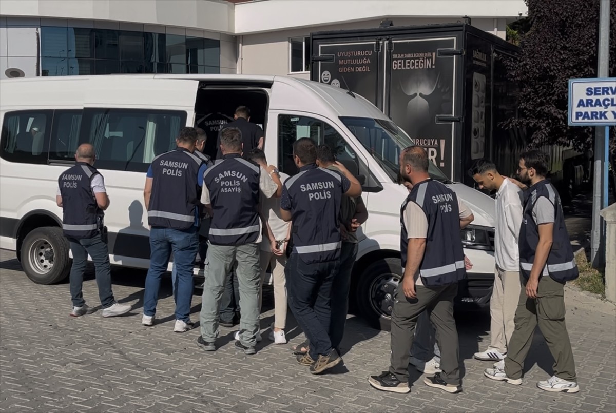 Samsun merkezli 17 ilde düzenlenen dolandırıcılık operasyonunda 25 şüpheli gözaltına...