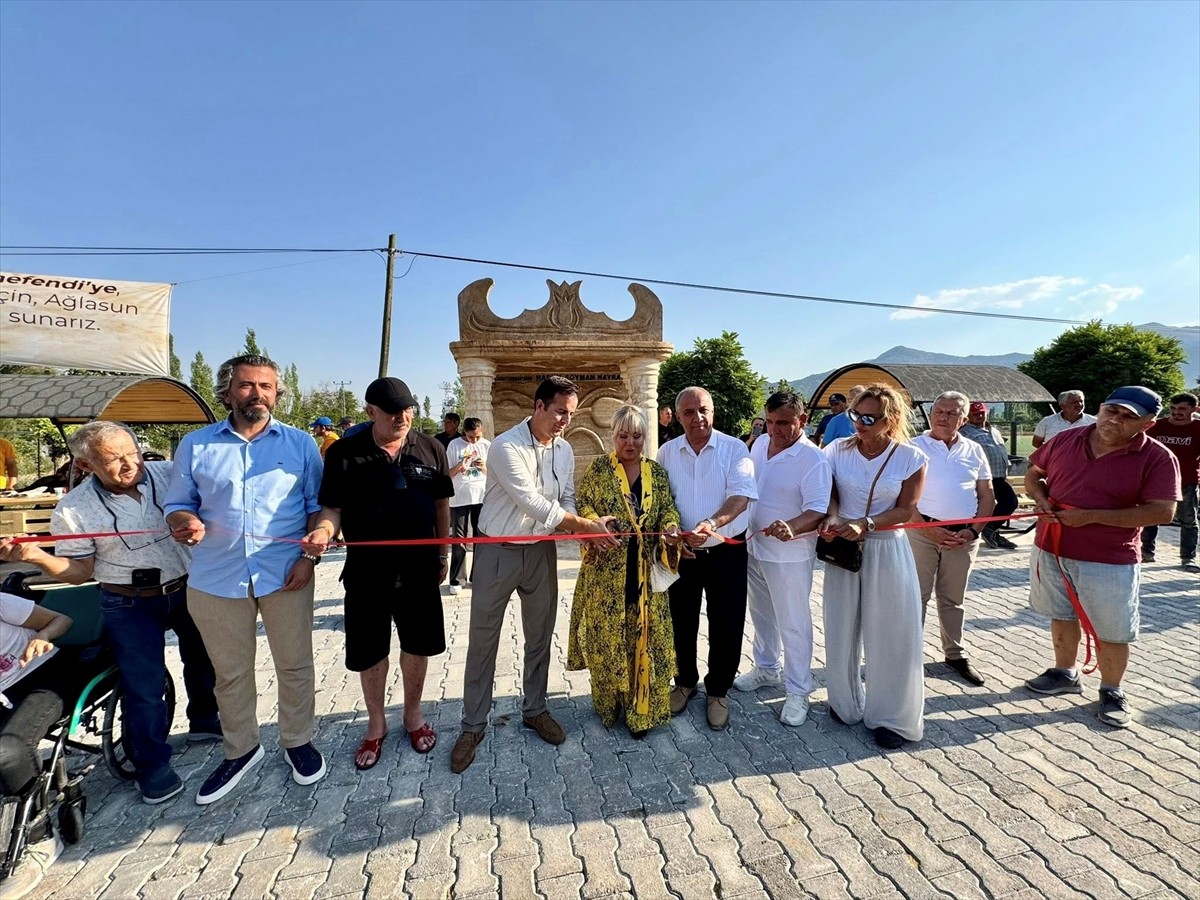 Sanatçı Safiye Soyman'ın geçen yıl hayatını kaybeden MS (Multiple Skleroz) hastası oğlu Harun...