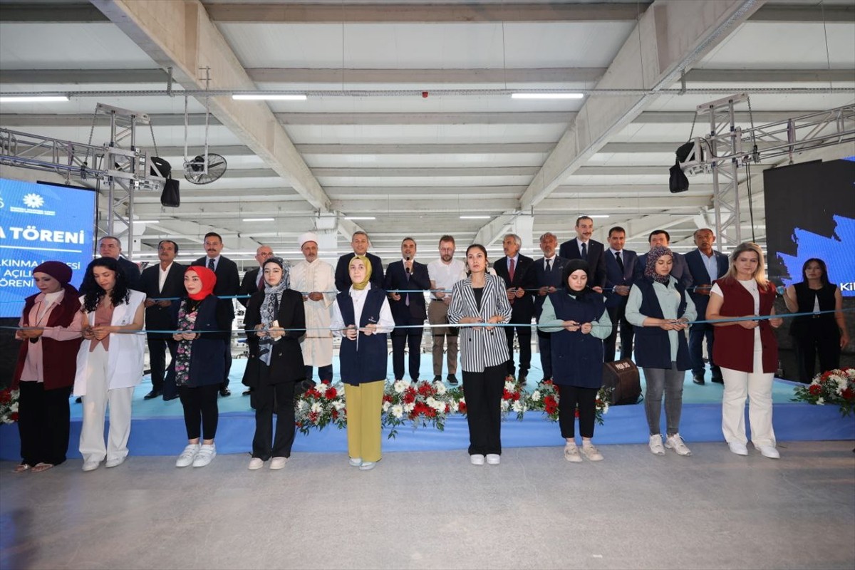 Sanayi ve Teknoloji Bakanı Mehmet Fatih Kacır, Kilis Organize Sanayi Bölgesi Tekstilkent'te...