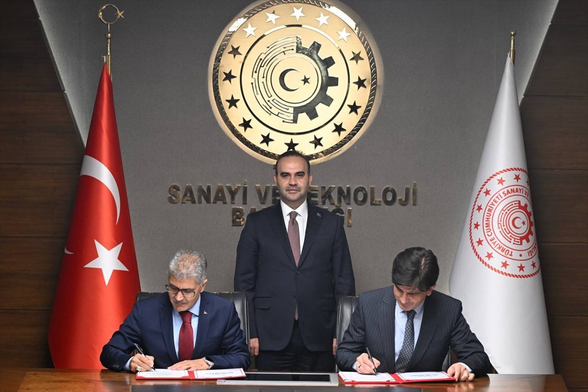 Sanayi ve Teknoloji Bakanı Mehmet Fatih Kacır (sol 4), Konya Ovası Projesi (KOP) Bölge Kalkınma...