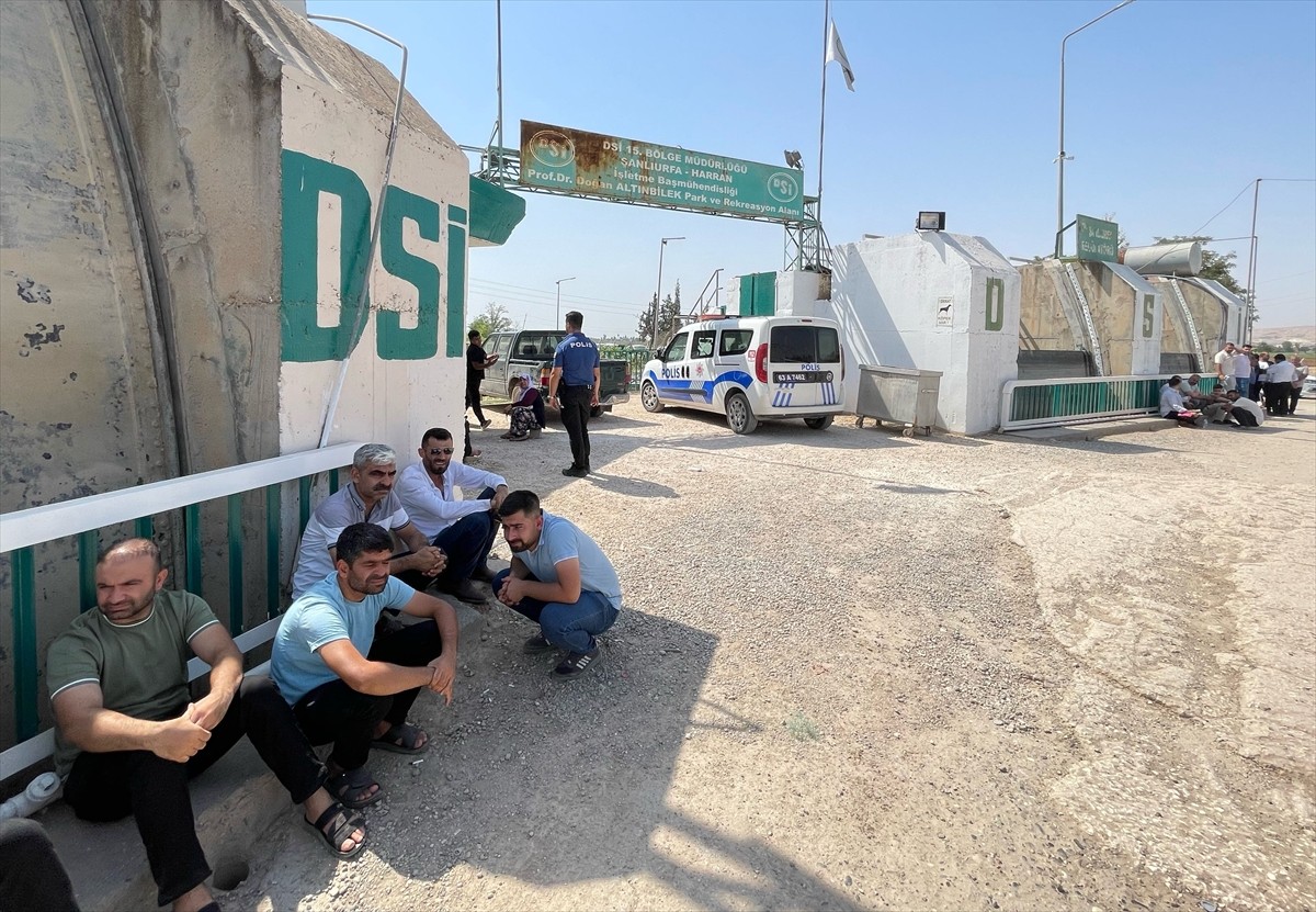 Şanlıurfa'nın Haliliye ilçesinde dün akıntıya kapılan kişiyi arama çalışması sürüyor.