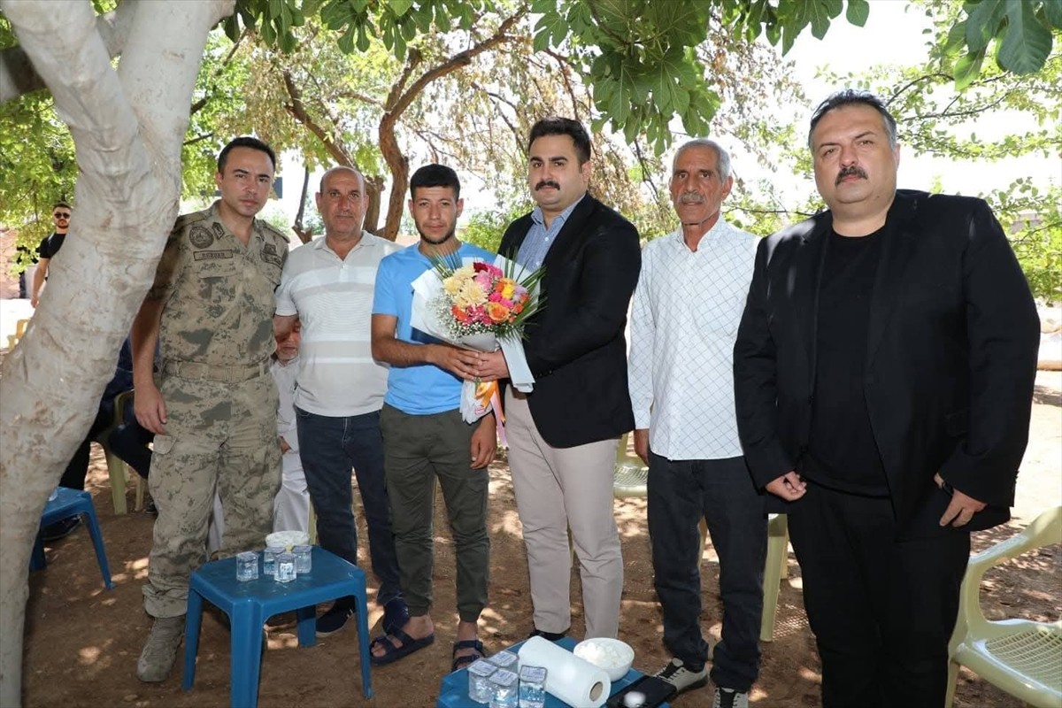 Şanlıurfa'nın Viranşehir ilçesi Kaymakamı Kemal Ülkü (sağ 3), Pençe-Kilit Harekatı bölgesinde...