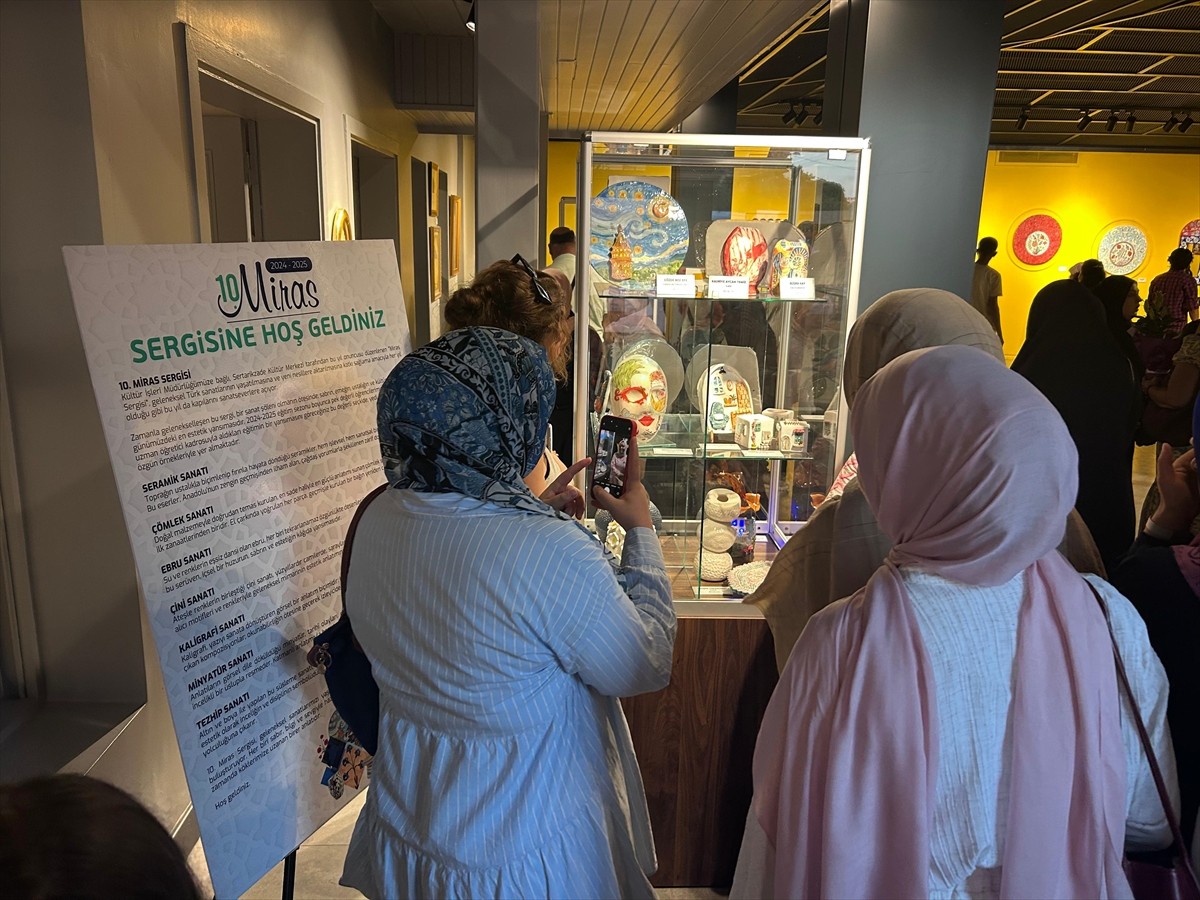 Seramik sanatçısı Ayşegül Konakçı ve öğrencilerinin eserlerinden oluşan "10 Miras" sergisi, Galeri...
