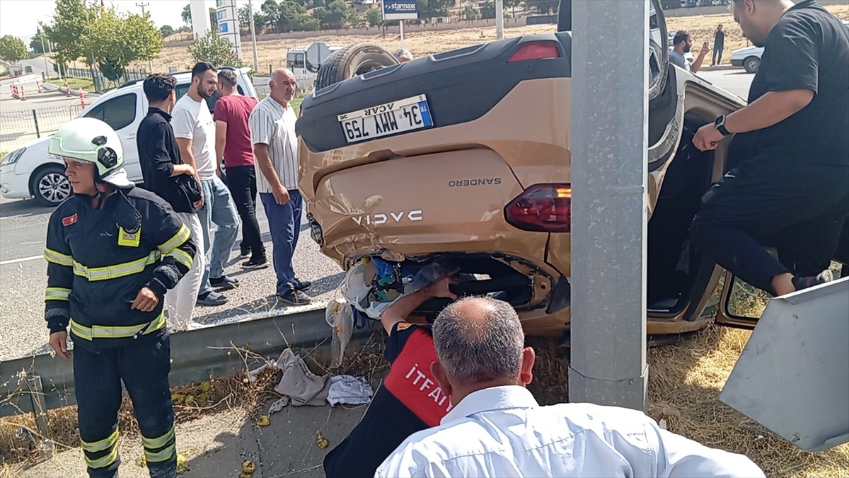 Siirt'te pikap ile otomobilin çarpışması sonucu 2 kişi yaralandı. 