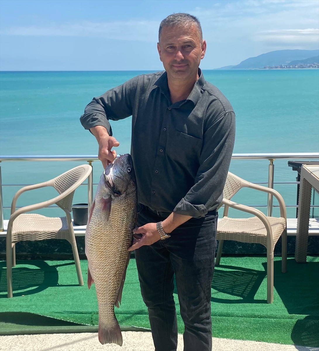 Sinop'un Türkeli ilçesinde 6,5 kilogram ağırlığında beyaz kötek balığı yakalandı. 