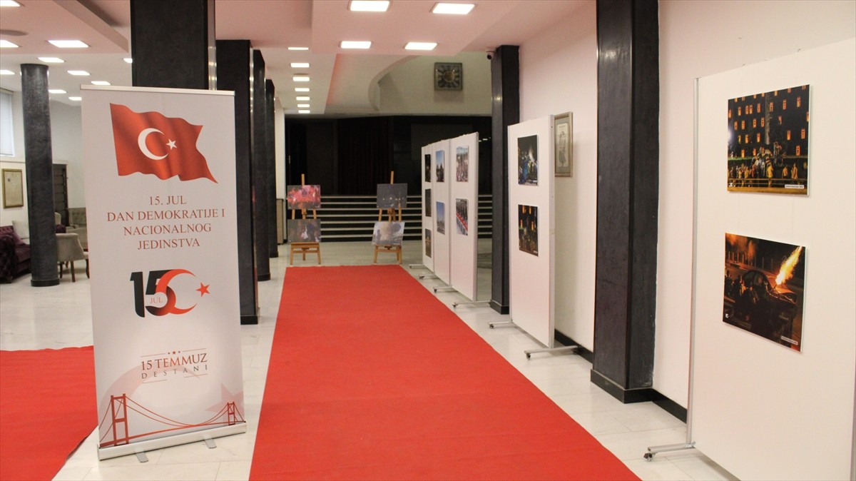 Sırbistan'da Boşnak nüfusun yoğun yaşadığı Novi Pazar kentinde 15 Temmuz Demokrasi ve Milli Birlik...