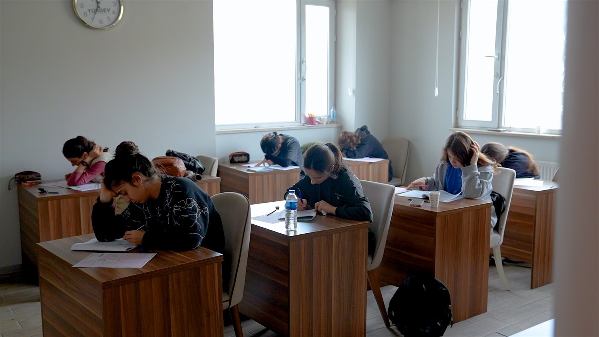 Şırnak'ın Silopi ilçesindeki Türkiye Gençlik ve Eğitime Hizmet Vakfı (TÜRGEV) Güzel İşler...