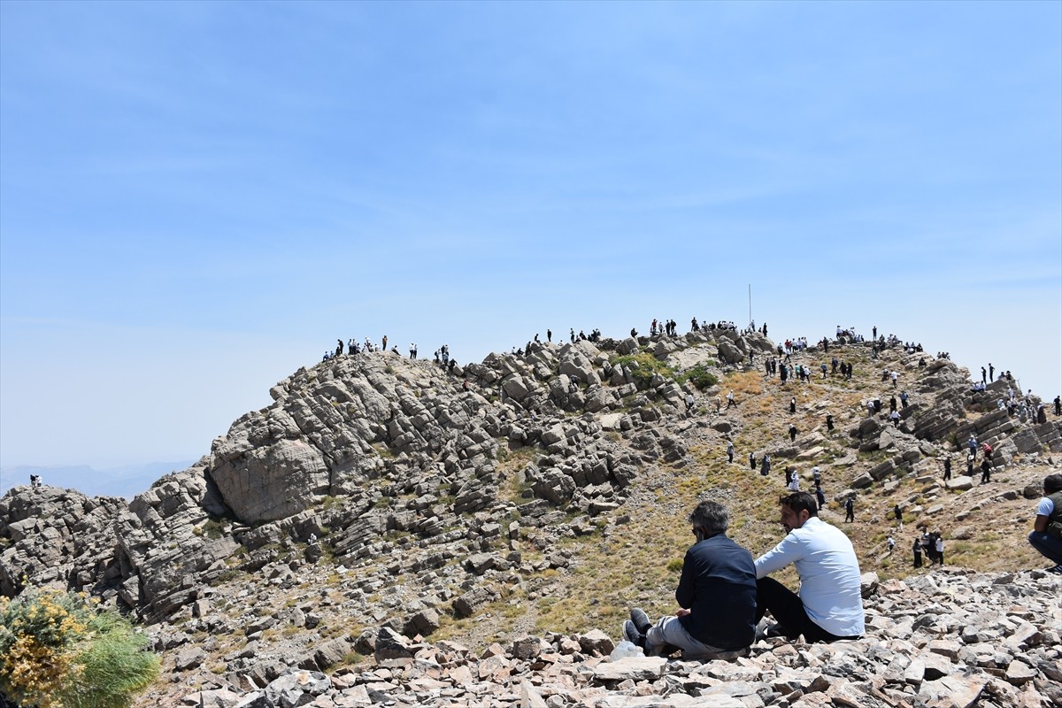 Şırnak'ta, "Hz. Nuh Camisi Temel Atma Töreni ve Hz. Nuh'u Anma Programı" gerçekleştirildi. 