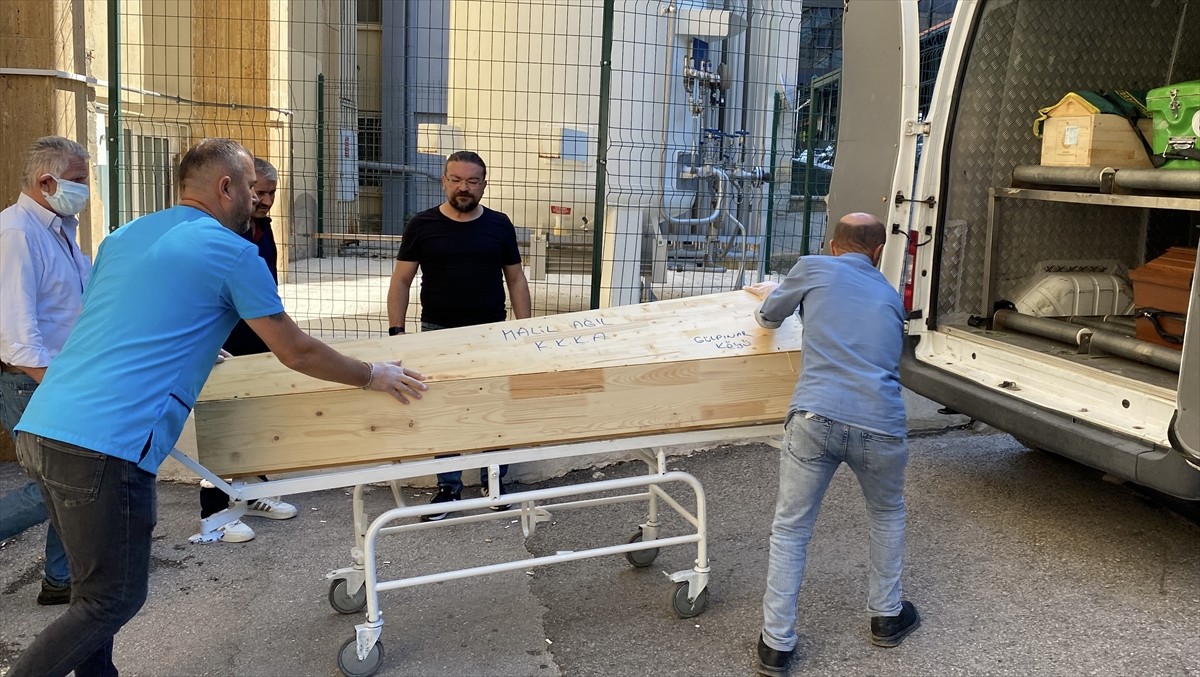 Sivas'ta Kırım Kongo Kanamalı Ateşi (KKKA) hastalığı şüphesiyle tedavi gören kişi yaşamını...