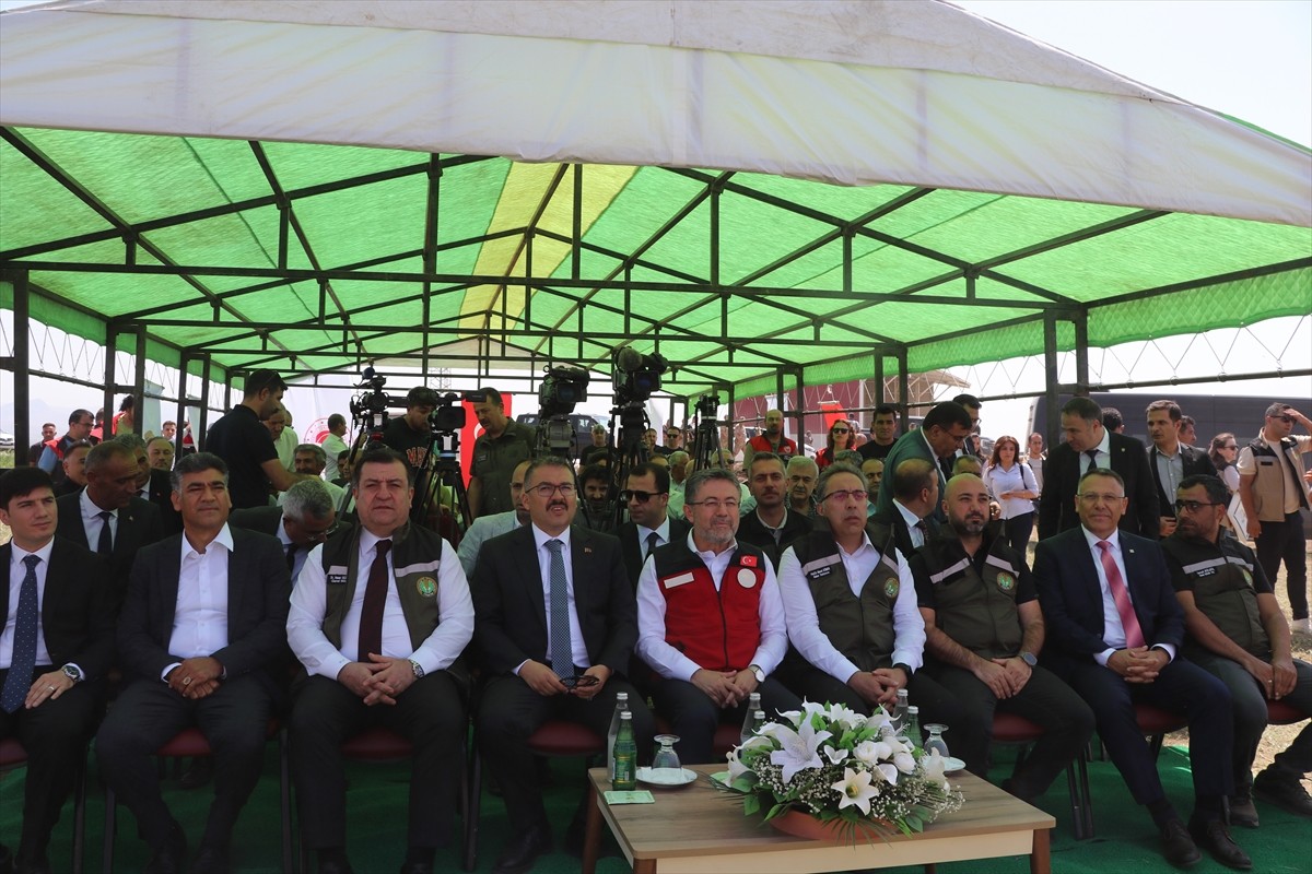 Tarım ve Orman Bakanı İbrahim Yumaklı, Iğdır'ın Aralık ilçesindeki Kazım Karabekir TİGEM...