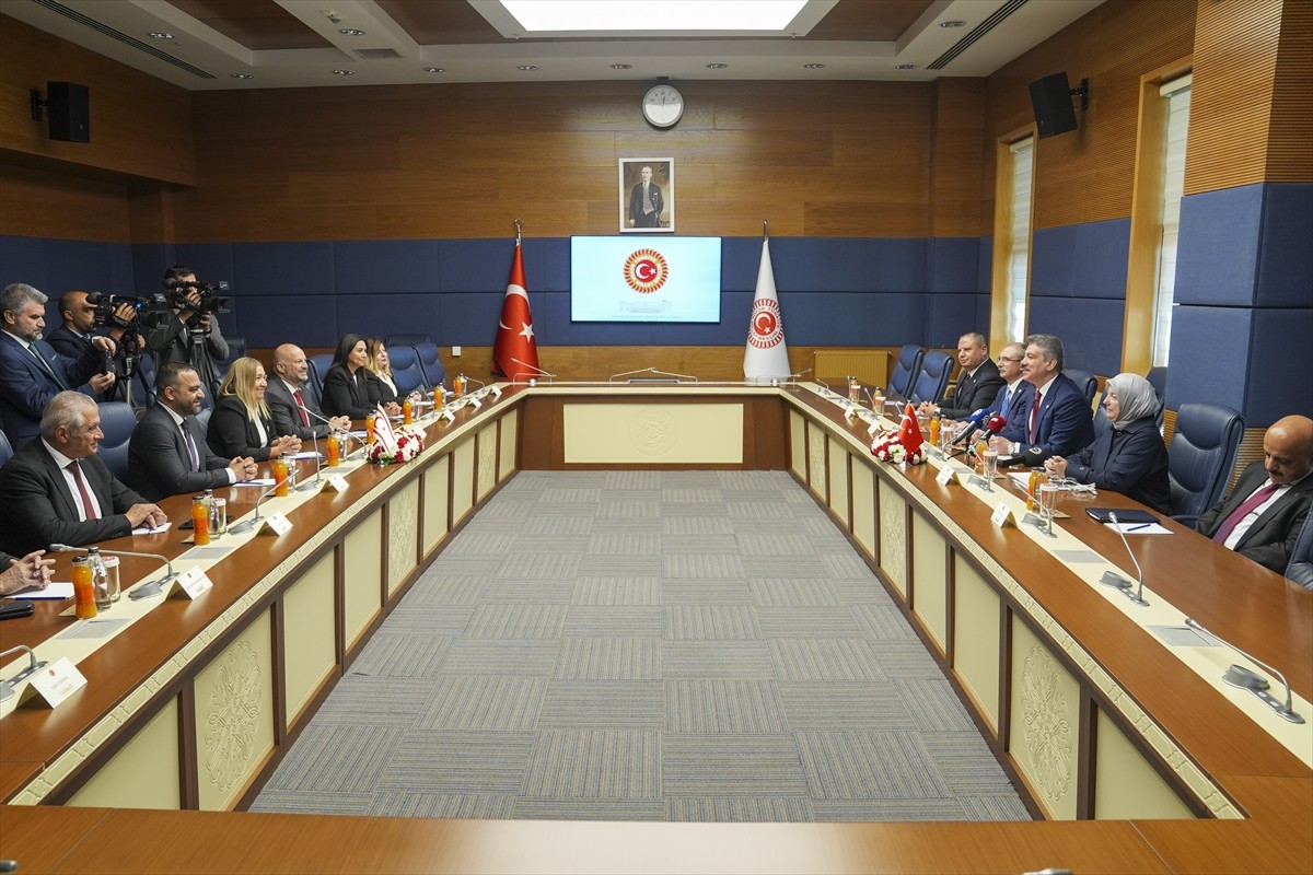 TBMM Adalet Komisyonu Başkanı Cüneyt Yüksel (solda), KKTC Cumhuriyet Meclisi Hukuk, Siyasi İşler...