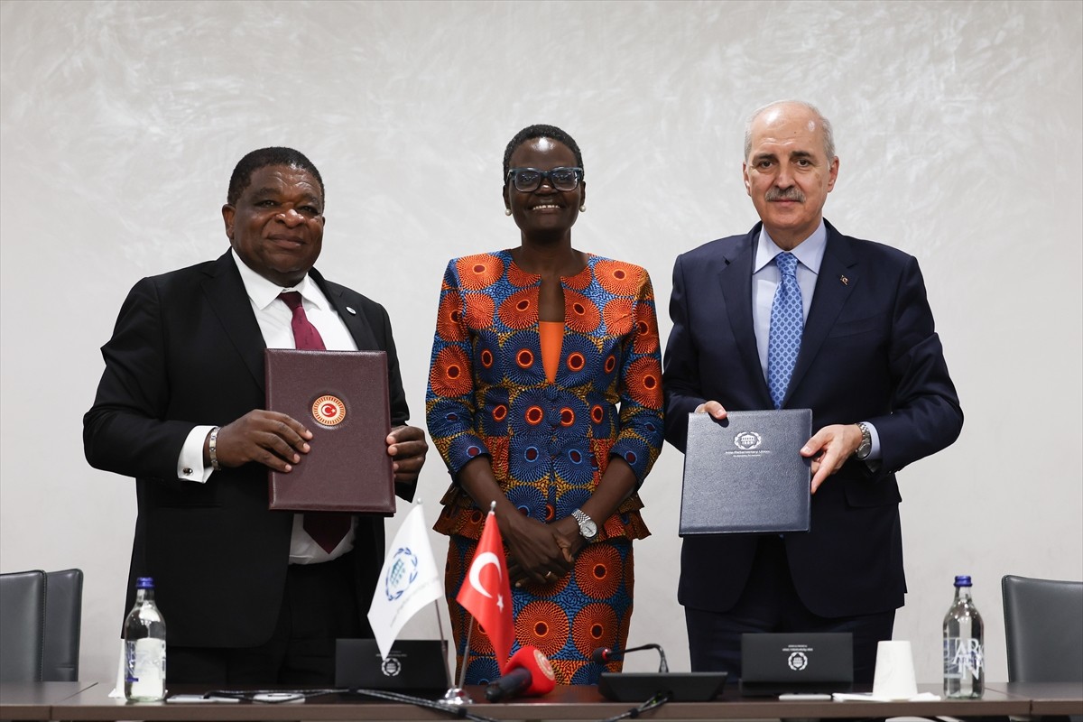 TBMM Başkanı Numan Kurtulmuş, İsviçre’nin Cenevre şehrinde düzenlenen Altıncı Dünya Parlamento...