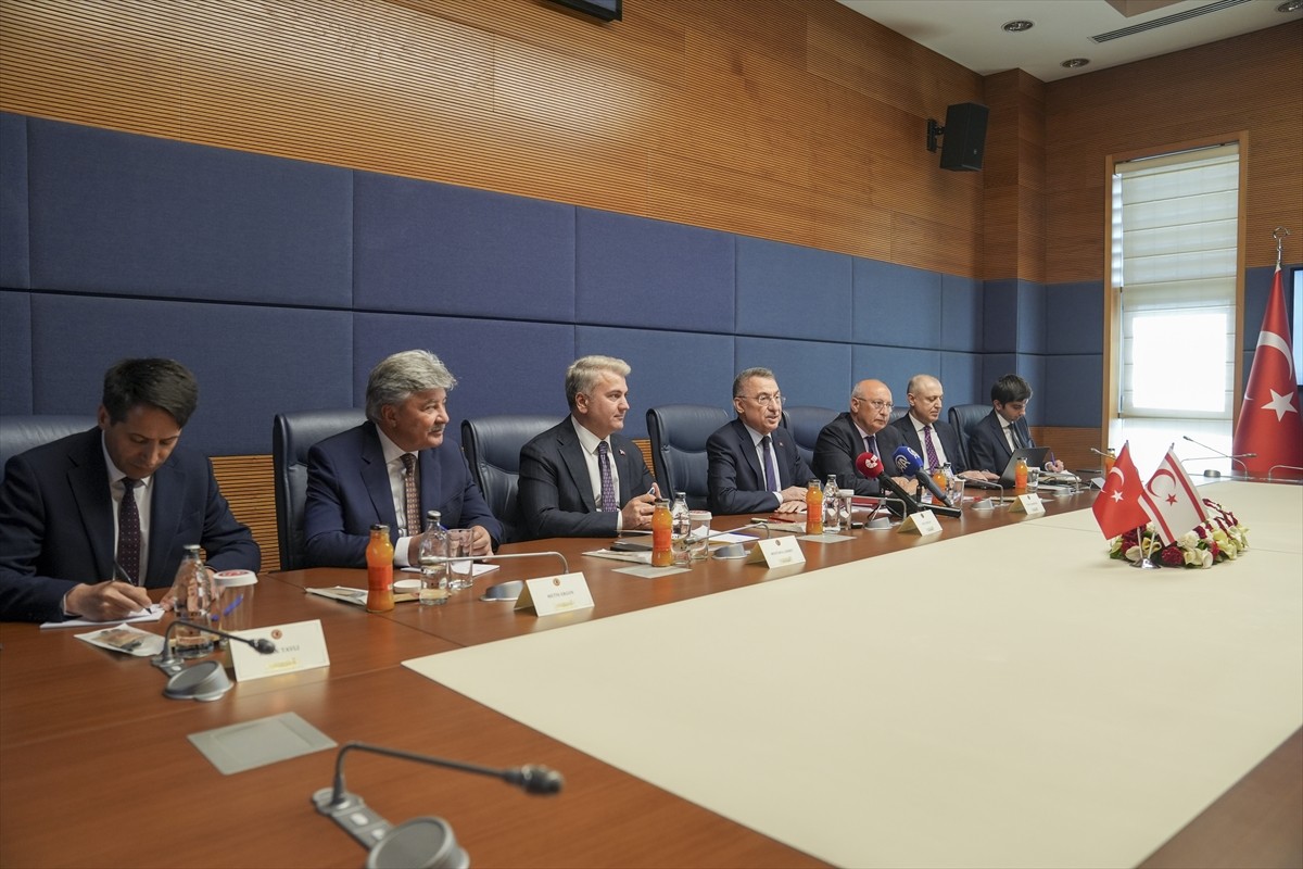 TBMM Dışişleri Komisyonu Başkanı Fuat Oktay (sol 3), KKTC Cumhuriyet Meclisi Hukuk, Siyasi İşler...