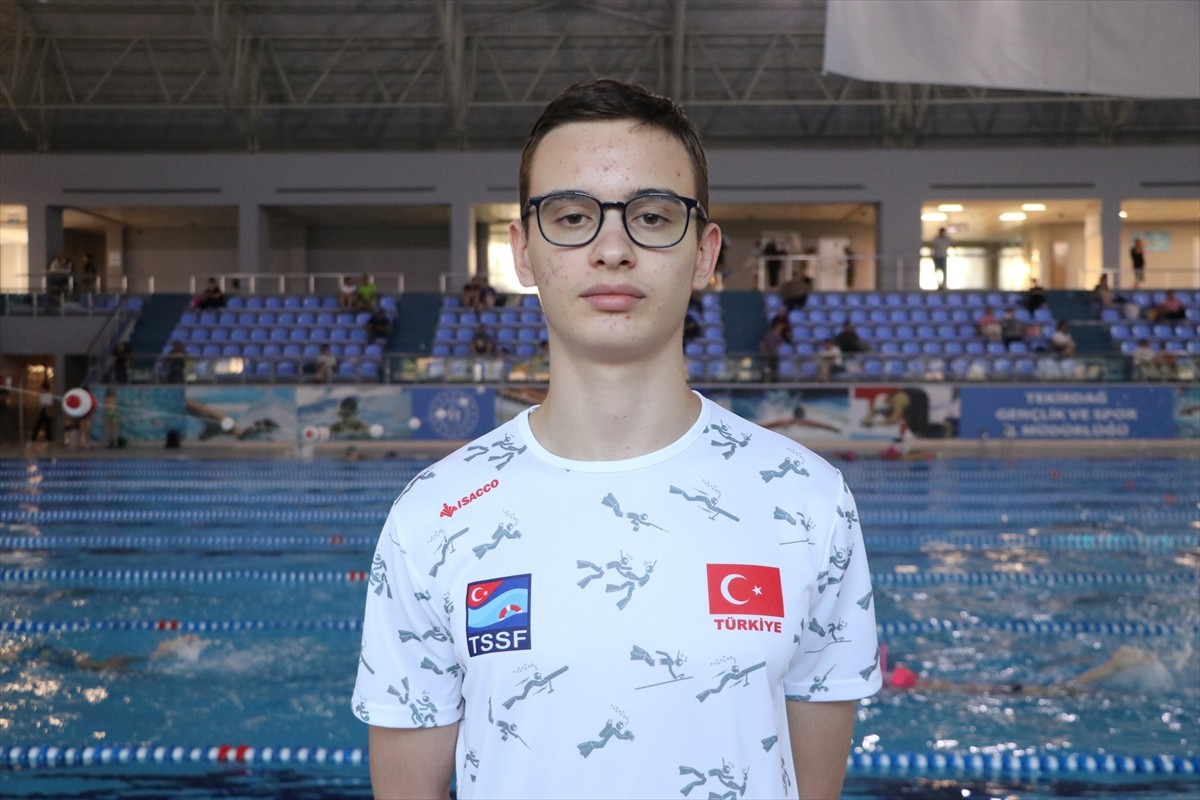 Tekirdağ'da 8 ay önce başladığı serbest dalışta dünya ikinciliği elde eden milli sporcu Timur Alp...