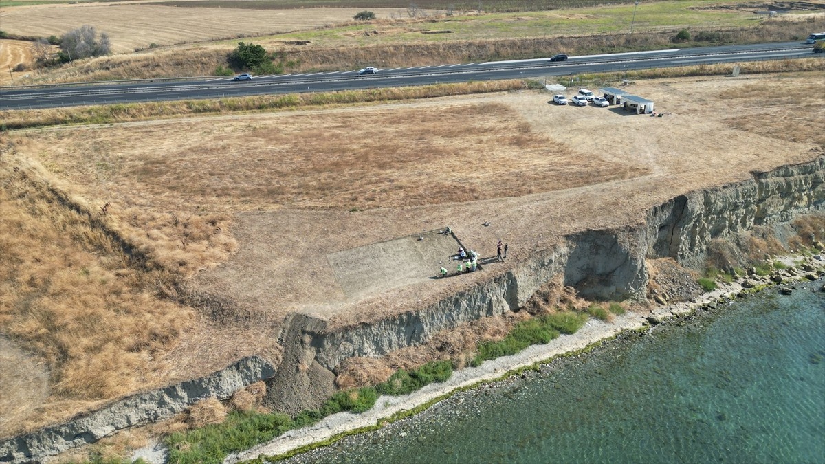 Tekirdağ'da Heraion-Teikhos (Hera'nın Şehri) Antik Kenti'nde bu yıl deniz kıyısındaki alanda...
