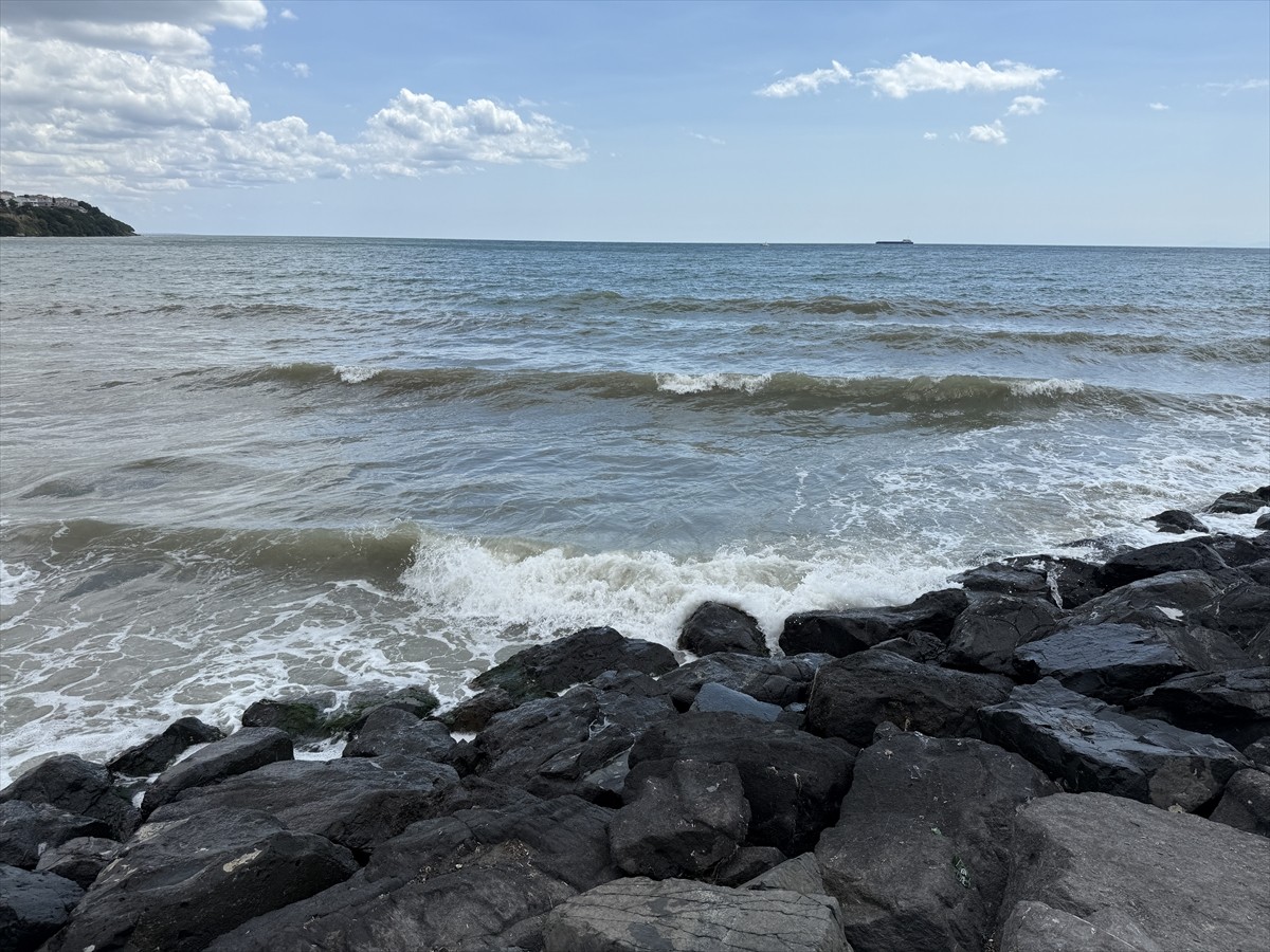 Tekirdağ'da olumsuz hava koşulları nedeniyle denize girmek 2 gün yasaklandı. 