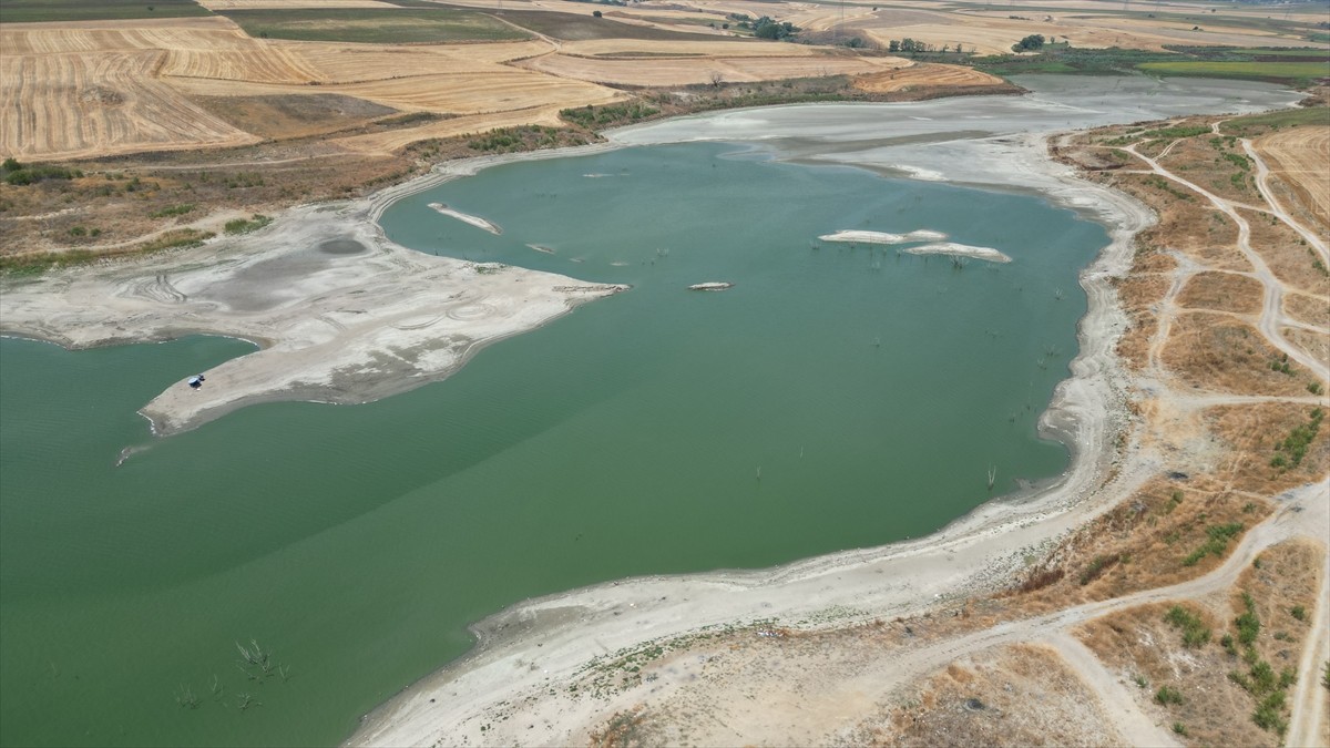 Tekirdağ'ın Marmaraereğlisi ilçesindeki Türkmenli Göleti'nin su seviyesi, yaşanan kuraklık...
