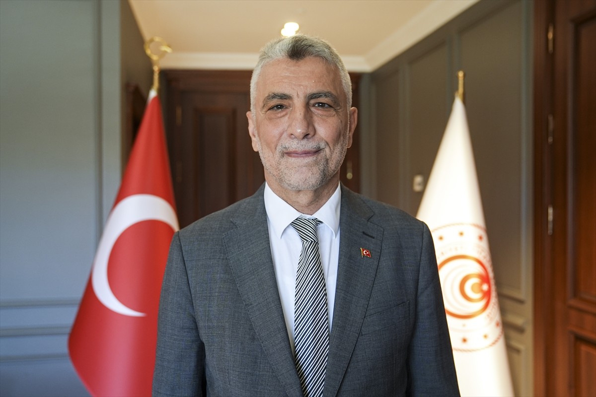 Ticaret Bakanı Ömer Bolat, Türkiye İhracatçılar Meclisin'de, AA muhabirine yaptığı açıklamada...