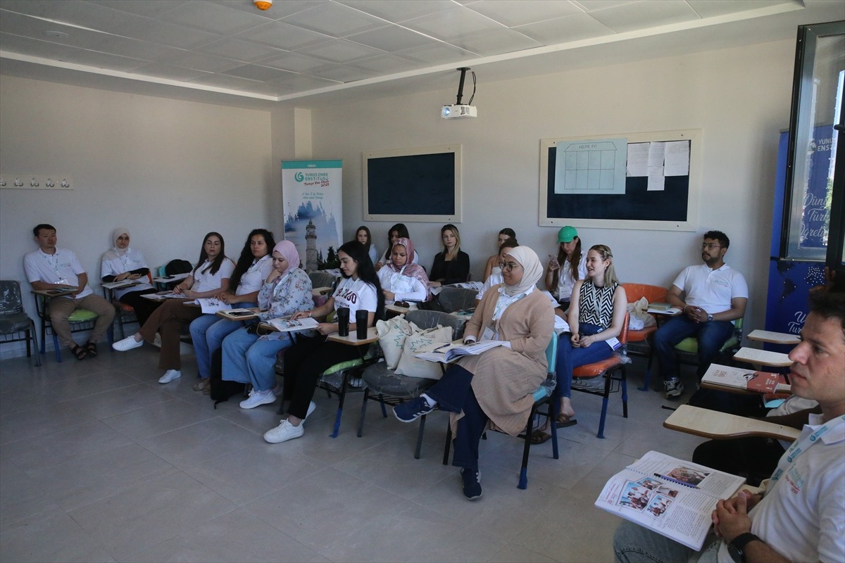 Tokat'ta, Yunus Emre Enstitüsü (YEE) tarafından açılan yaz okullarına farklı ülkelerden katılan...