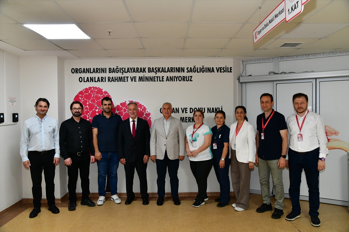 Trabzon Kanuni Eğitim ve Araştırma Hastanesi Organ ve Doku Nakli Merkezi'nde ilk organ nakli...