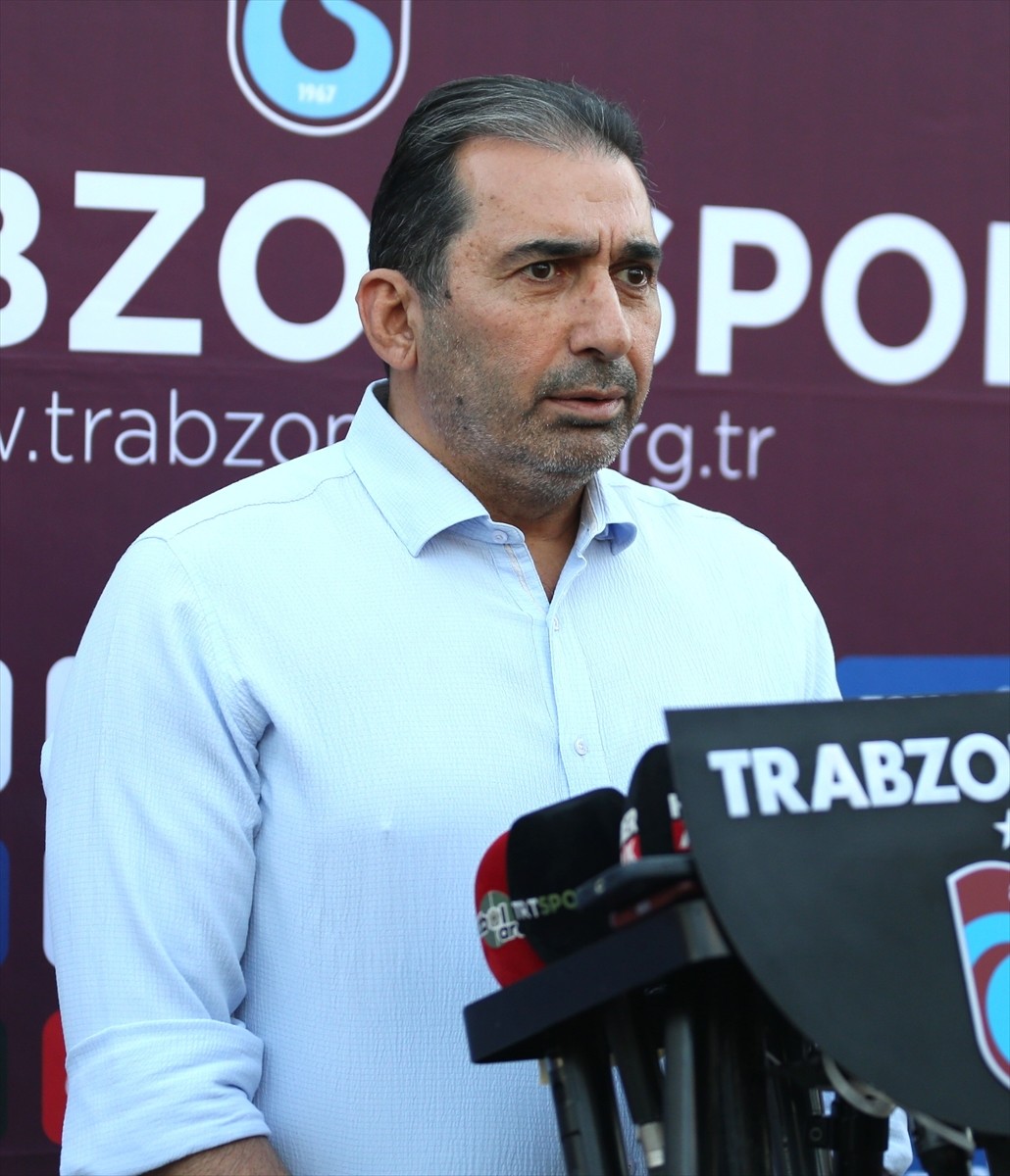 Trabzonspor Kulübü Asbaşkanı Zeyyat Kafkas, Erzurum'un Palandöken Dağı eteklerindeki Yüksek İrtifa...