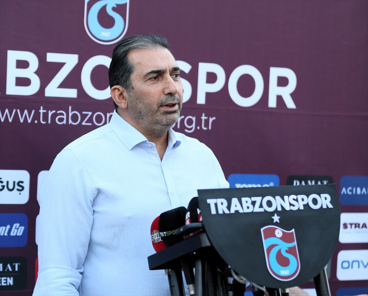 Trabzonspor Kulübü Asbaşkanı Zeyyat Kafkas, Erzurum'un Palandöken Dağı eteklerindeki Yüksek İrtifa...