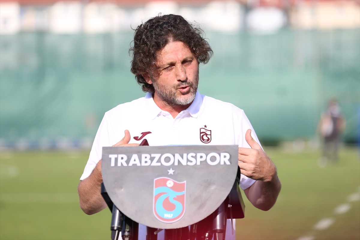 Trabzonspor Teknik Direktörü Fatih Tekke, sezon hazırlıkları kapsamında Erzurum'un Palandöken Dağı...