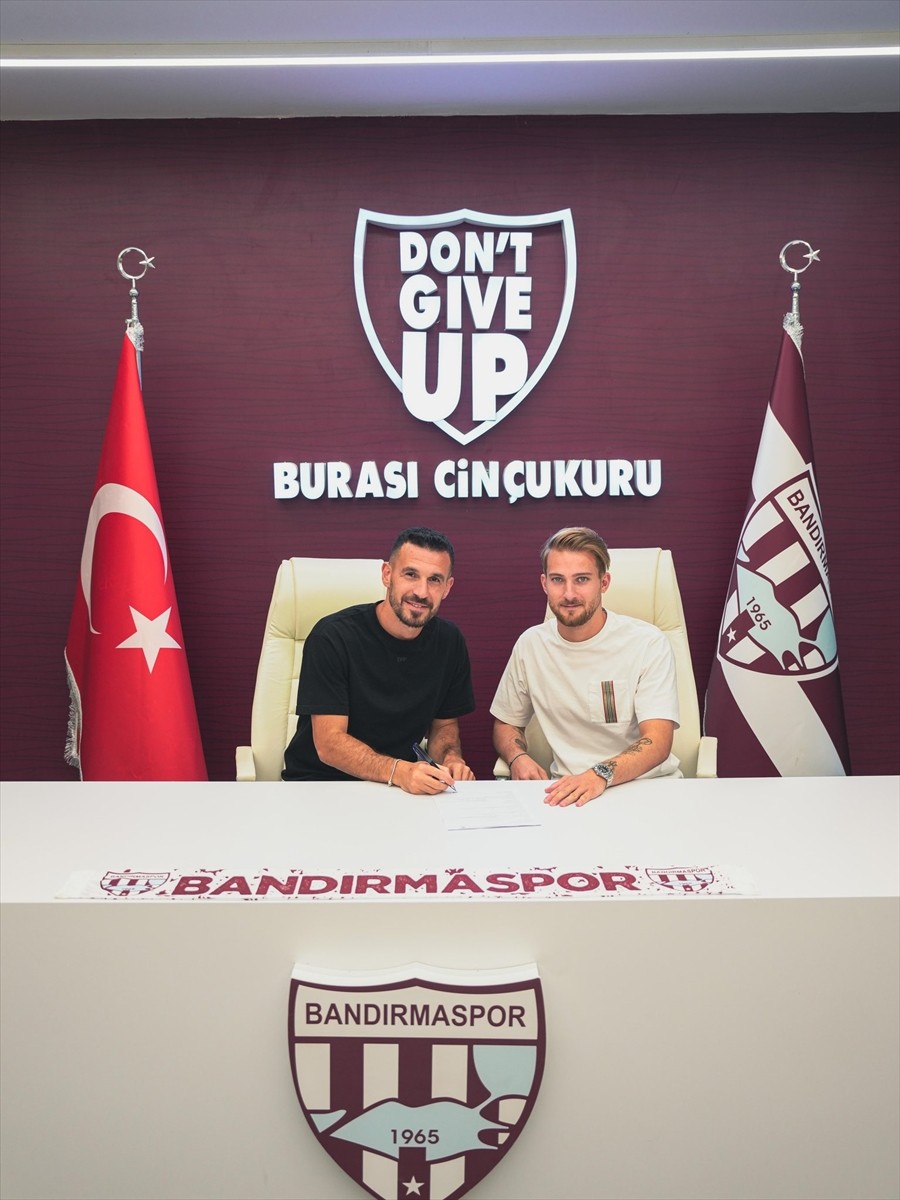 Trendyol 1. Lig ekiplerinden Bandırmaspor, Mücahid Albayrak (solda) ve Enes Cinemre'yi transfer...