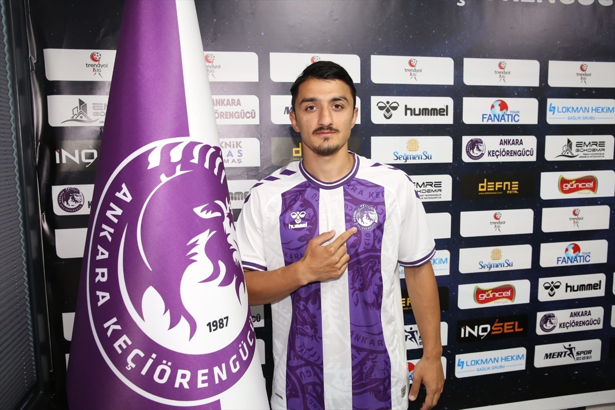 Trendyol 1. Lig ekiplerinden Emre Gökdemir İnşaat Ankara Keçiörengücü, sağ bek oyuncusu Berkan...