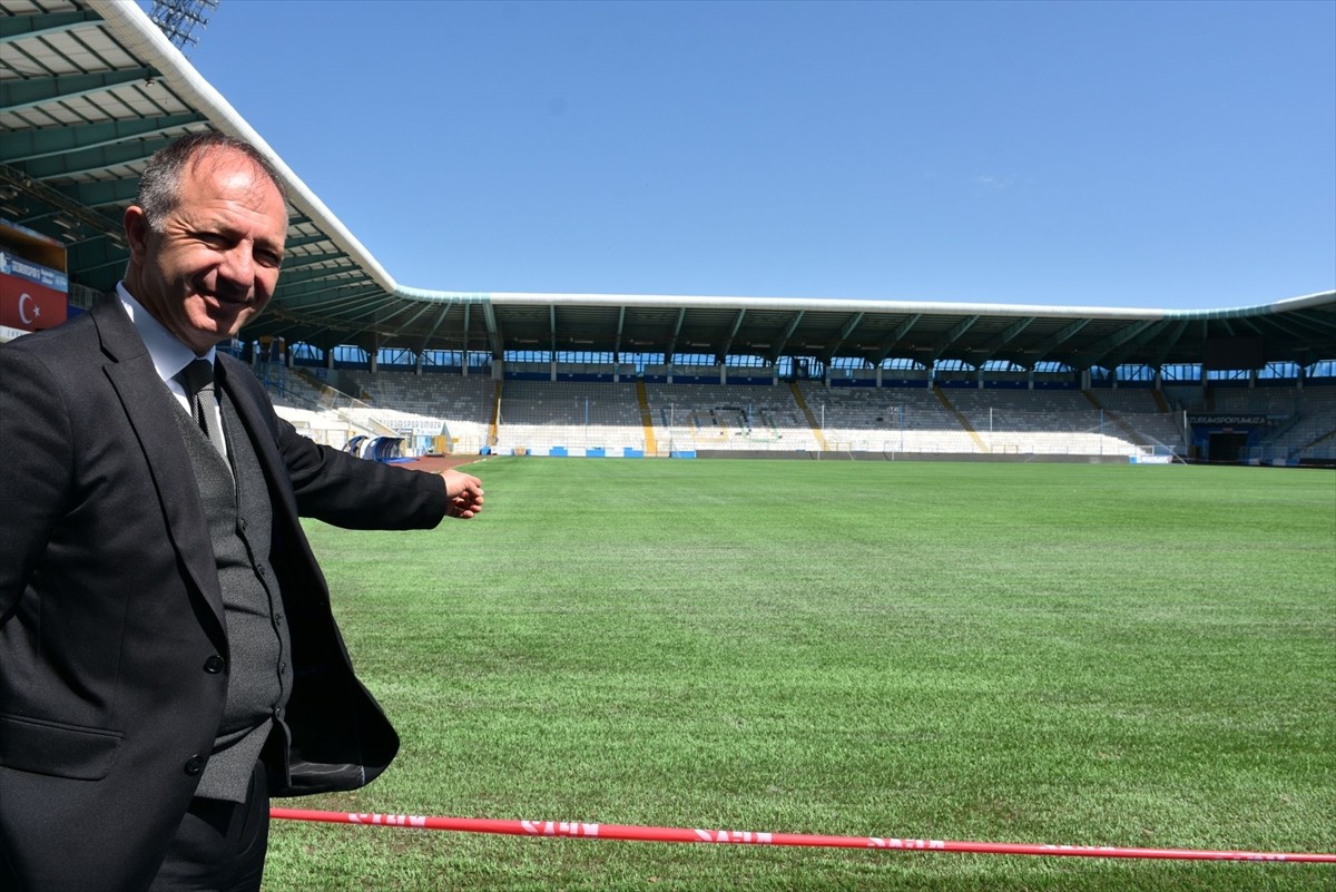 Trendyol 1. Lig ekiplerinden Erzurumspor FK'nin iç saha maçlarını oynadığı 21 bin seyirci...