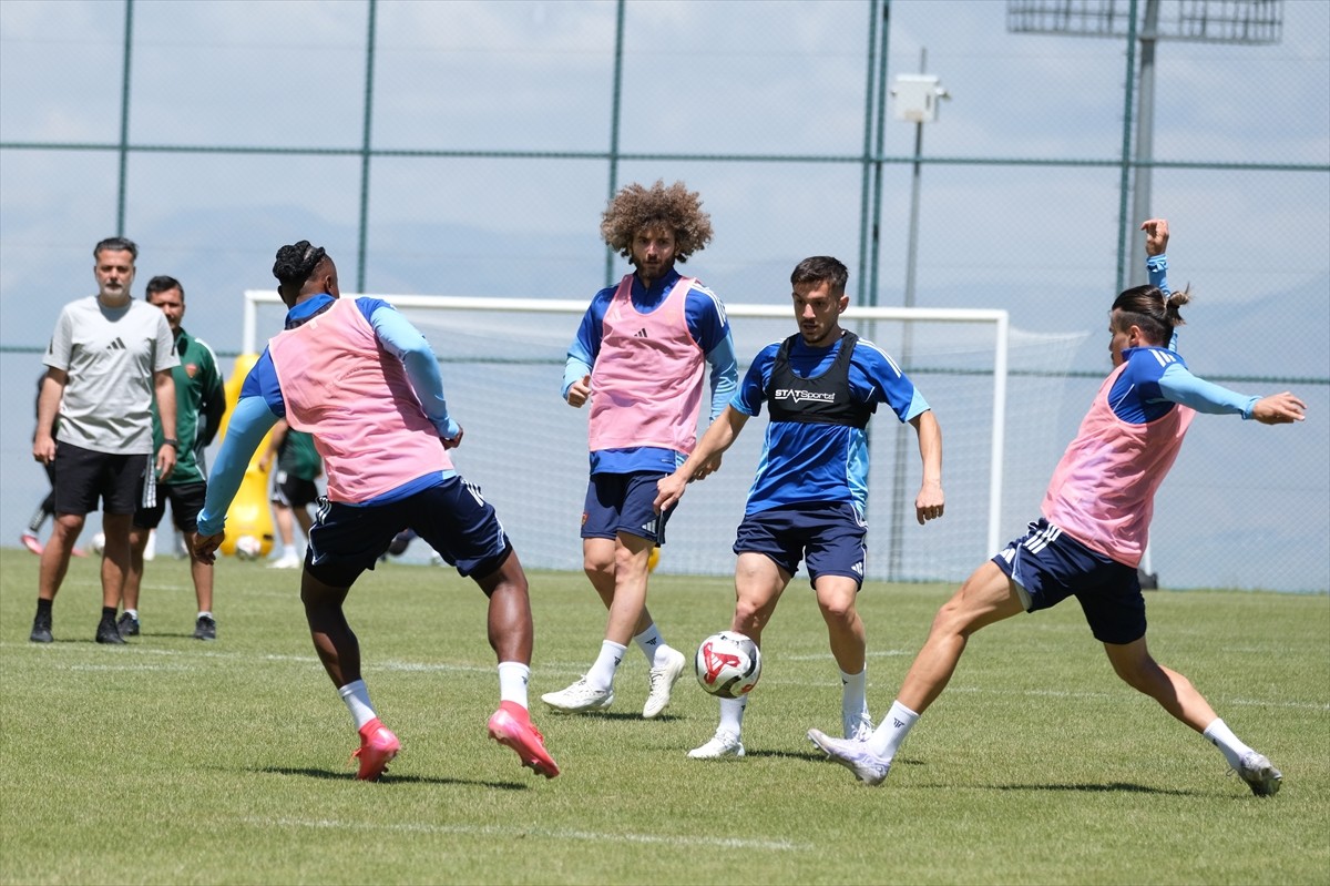 Trendyol 1. Lig ekiplerinden Hatayspor, yeni sezon hazırlıklarını Erzurum'da sürdürdü.