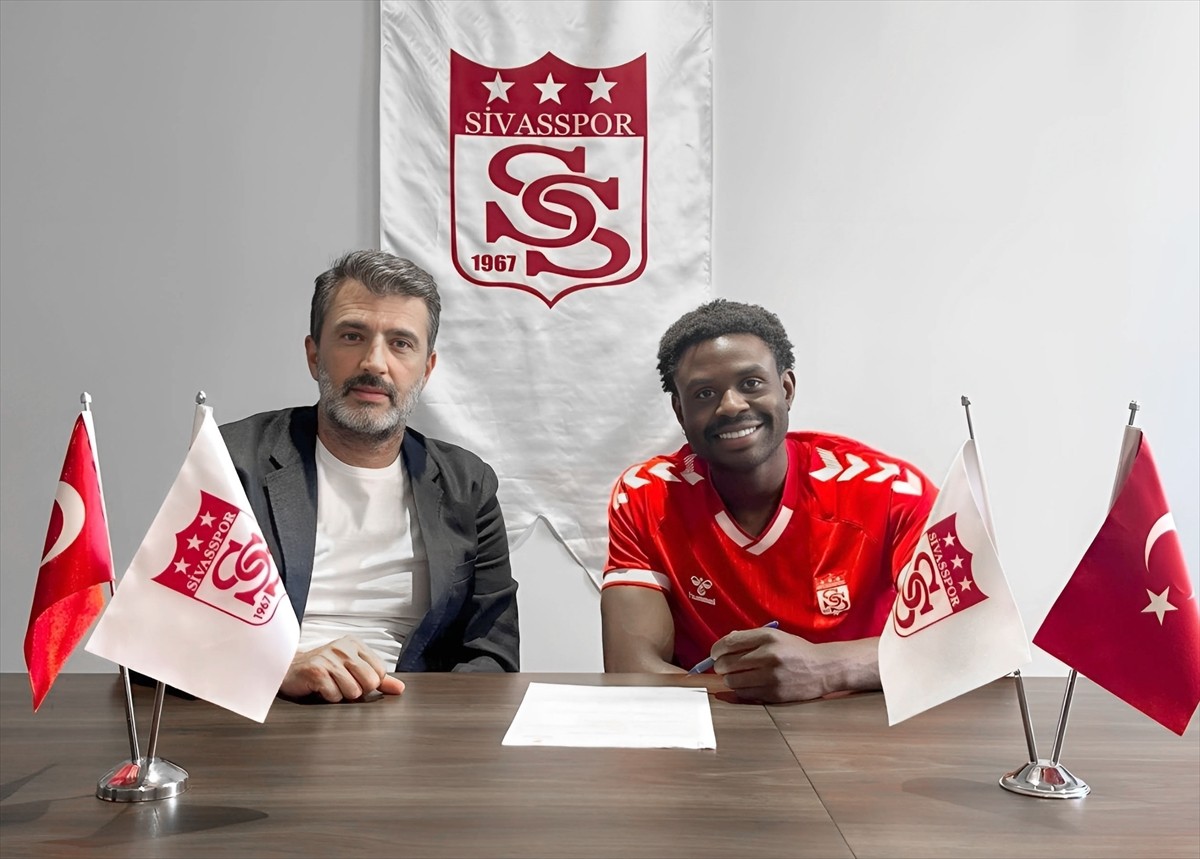 Trendyol 1. Lig ekiplerinden Sivasspor, 25 yaşındaki hücum oyuncusu Benjamin Kimpioka ile...