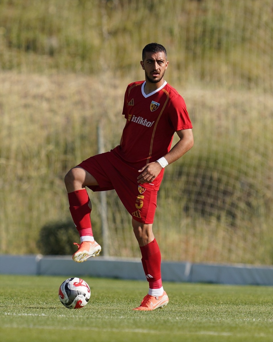 Trendyol Süper Lig ekiplerinden Bellona Kayserispor, hazırlık maçında Atakaş Hataysporla Erciyes...