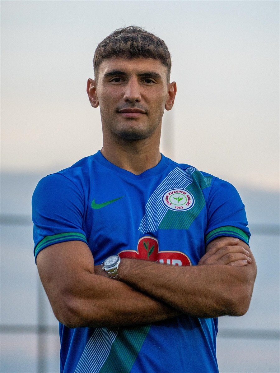 Trendyol Süper Lig ekiplerinden Çaykur Rizespor, Arnavut futbolcu Qazim Laçi ile 3 yıllık sözleşme...