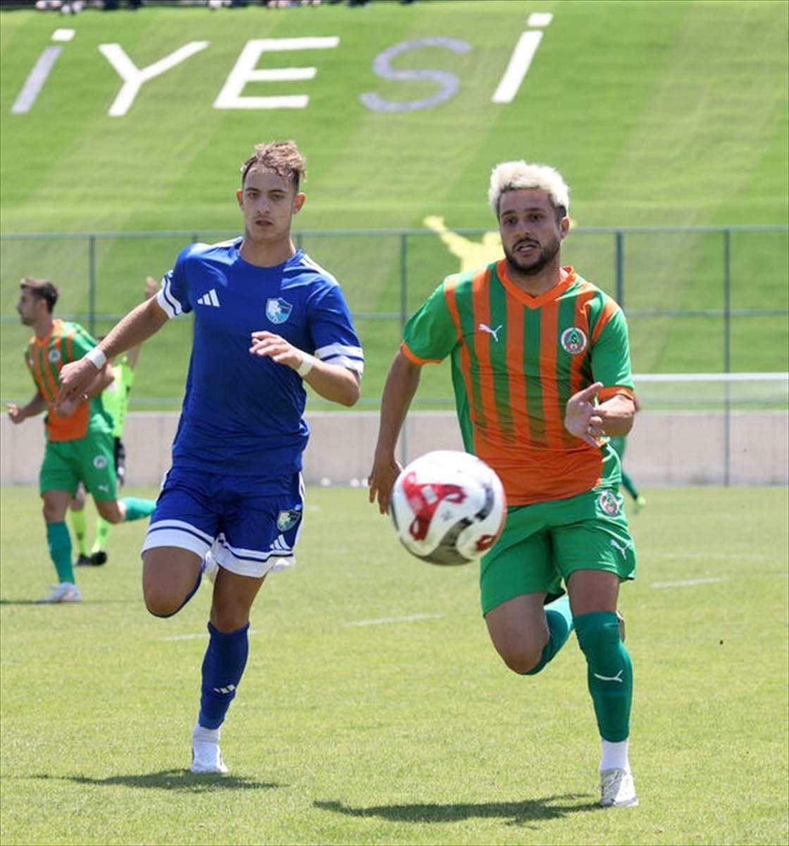 Trendyol Süper Lig ekiplerinden Corendon Alanyaspor, hazırlık maçında Erzurumspor FK'yi 2-0 mağlup...